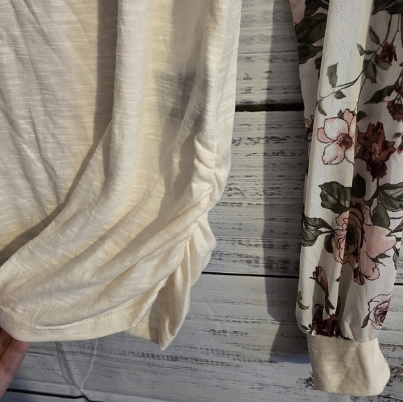 Signature Studio Floral Cream Color Womans Longsleeve Blouse Size Small - Picture 5 of 6